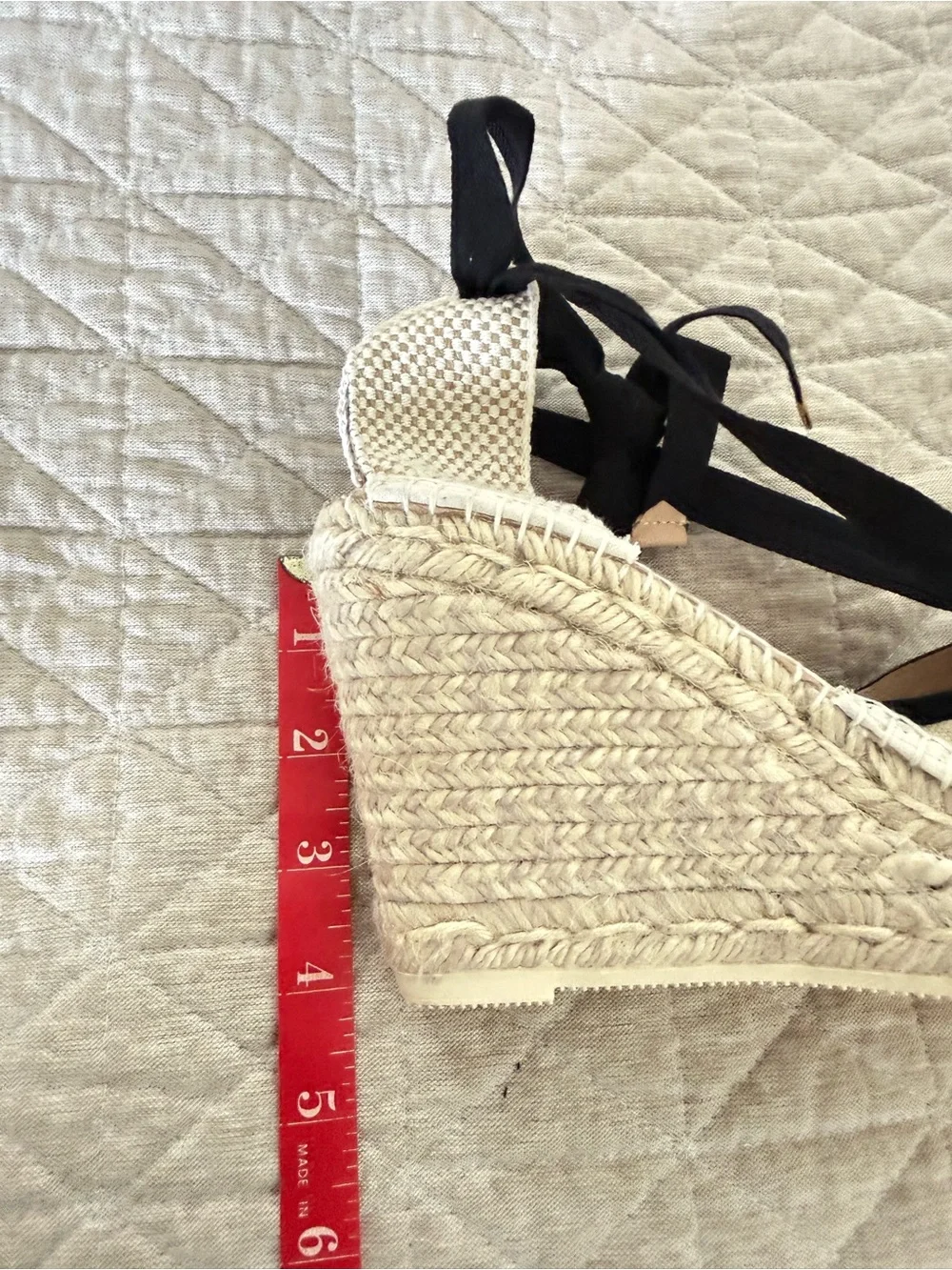 NWOB Viscata Espadrille 4” Wedge Heel Beige w/Black Trim Size 6.5 (US) 37 EU)